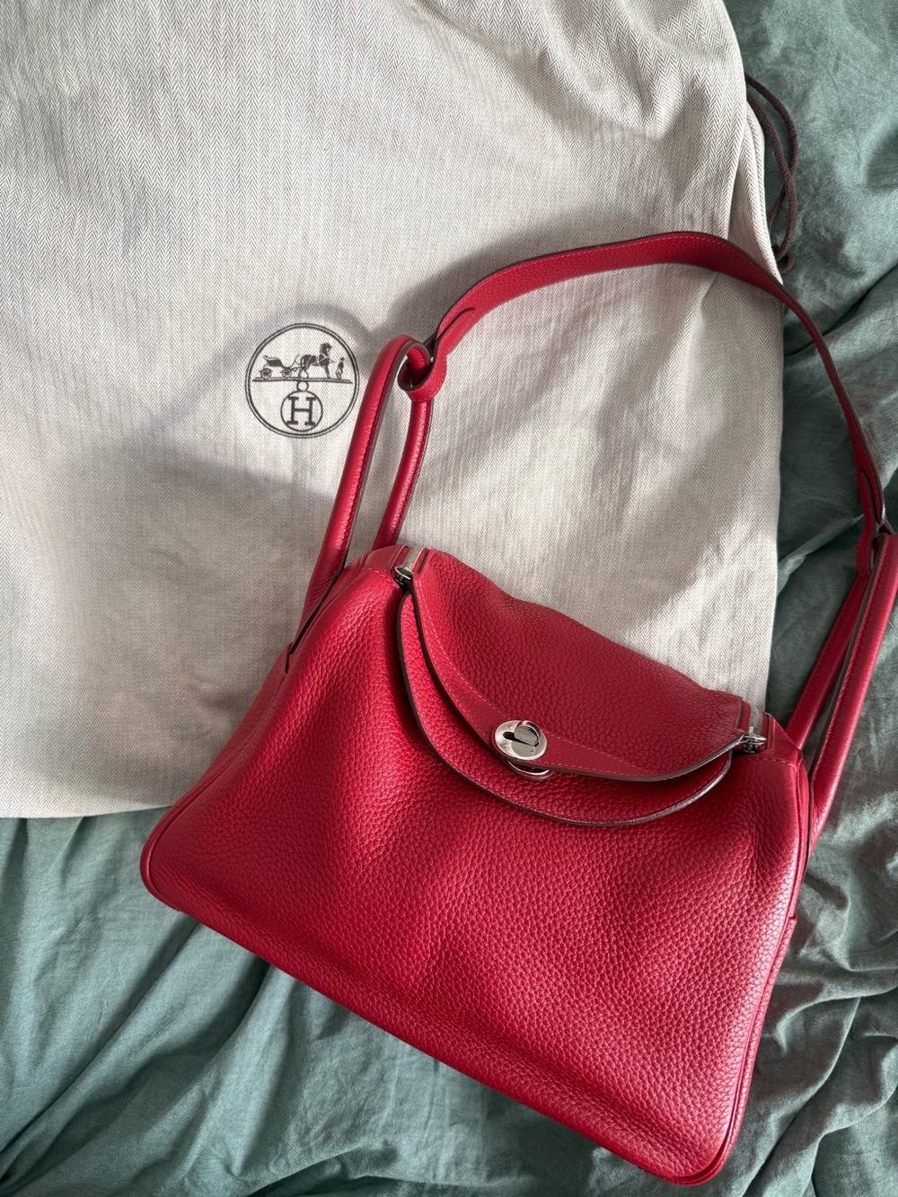 Hermes Lindy 30 Rouge Casaque Taurillon Clemence
